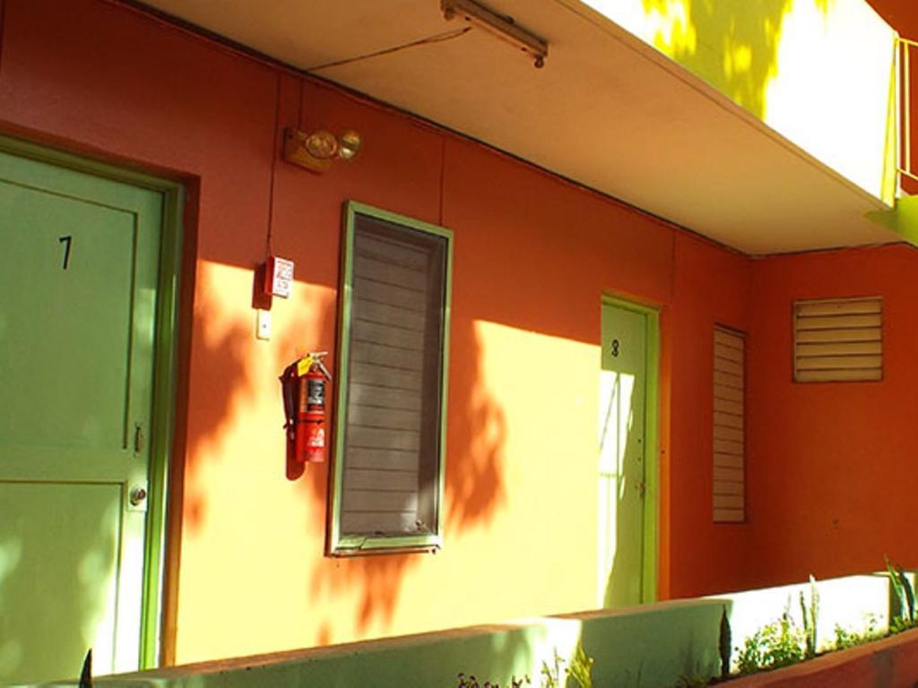 Tropical Court Inn New Kingston Esterno foto