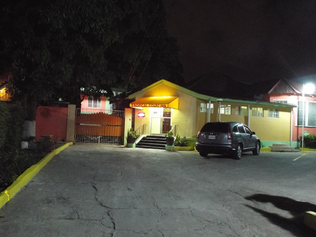 Tropical Court Inn New Kingston Esterno foto