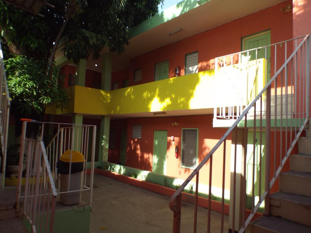 Tropical Court Inn New Kingston Esterno foto