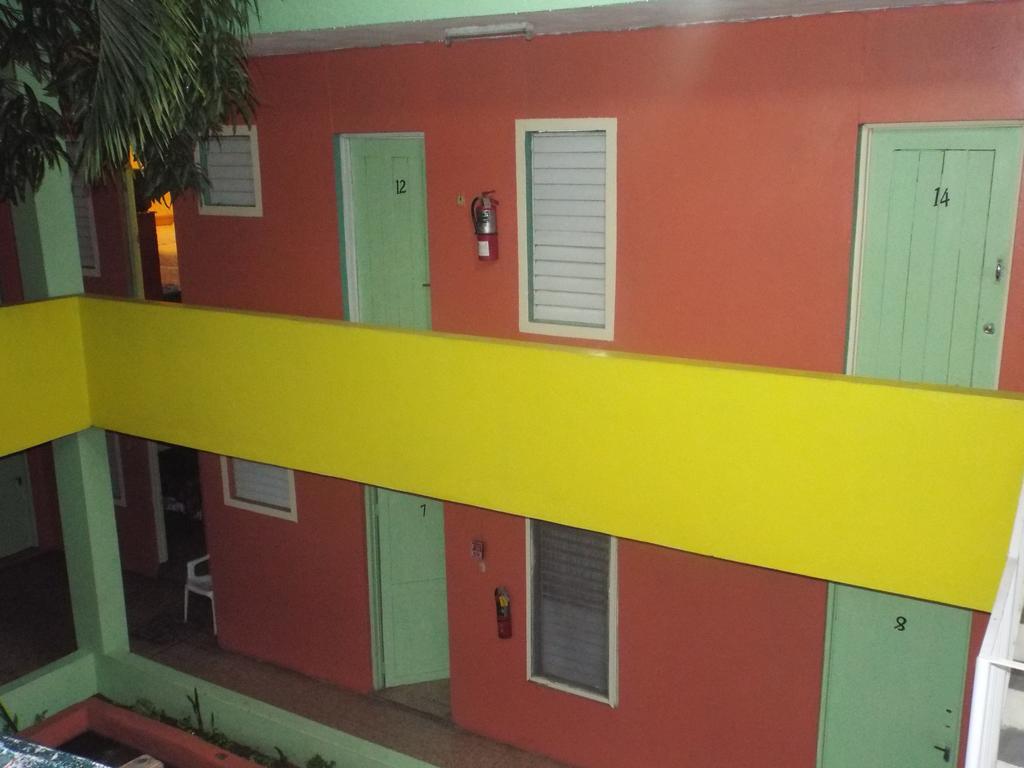 Tropical Court Inn New Kingston Esterno foto