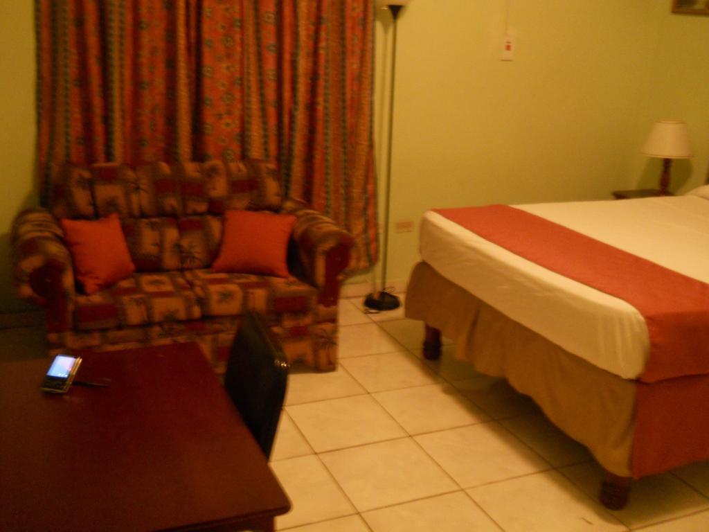 Tropical Court Inn New Kingston Camera foto