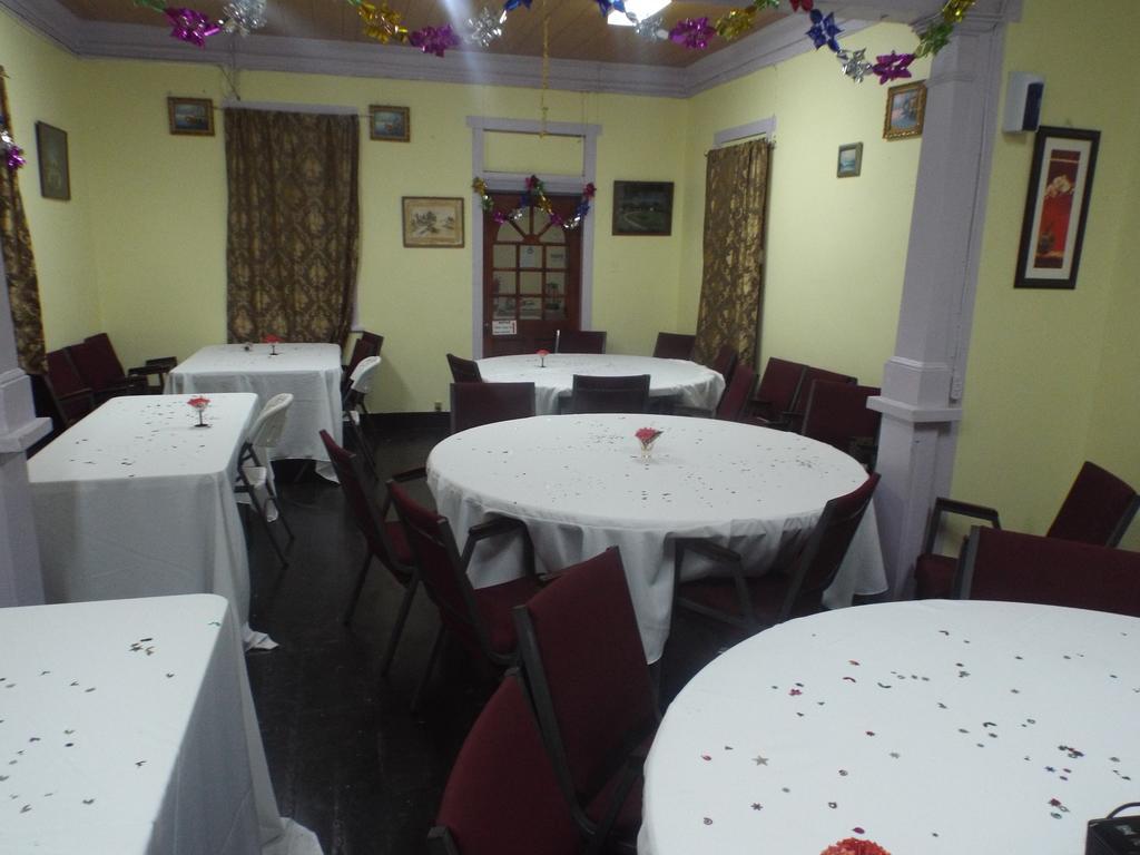 Tropical Court Inn New Kingston Esterno foto