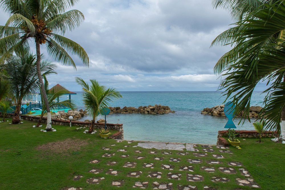 Tropical Court Inn New Kingston Esterno foto